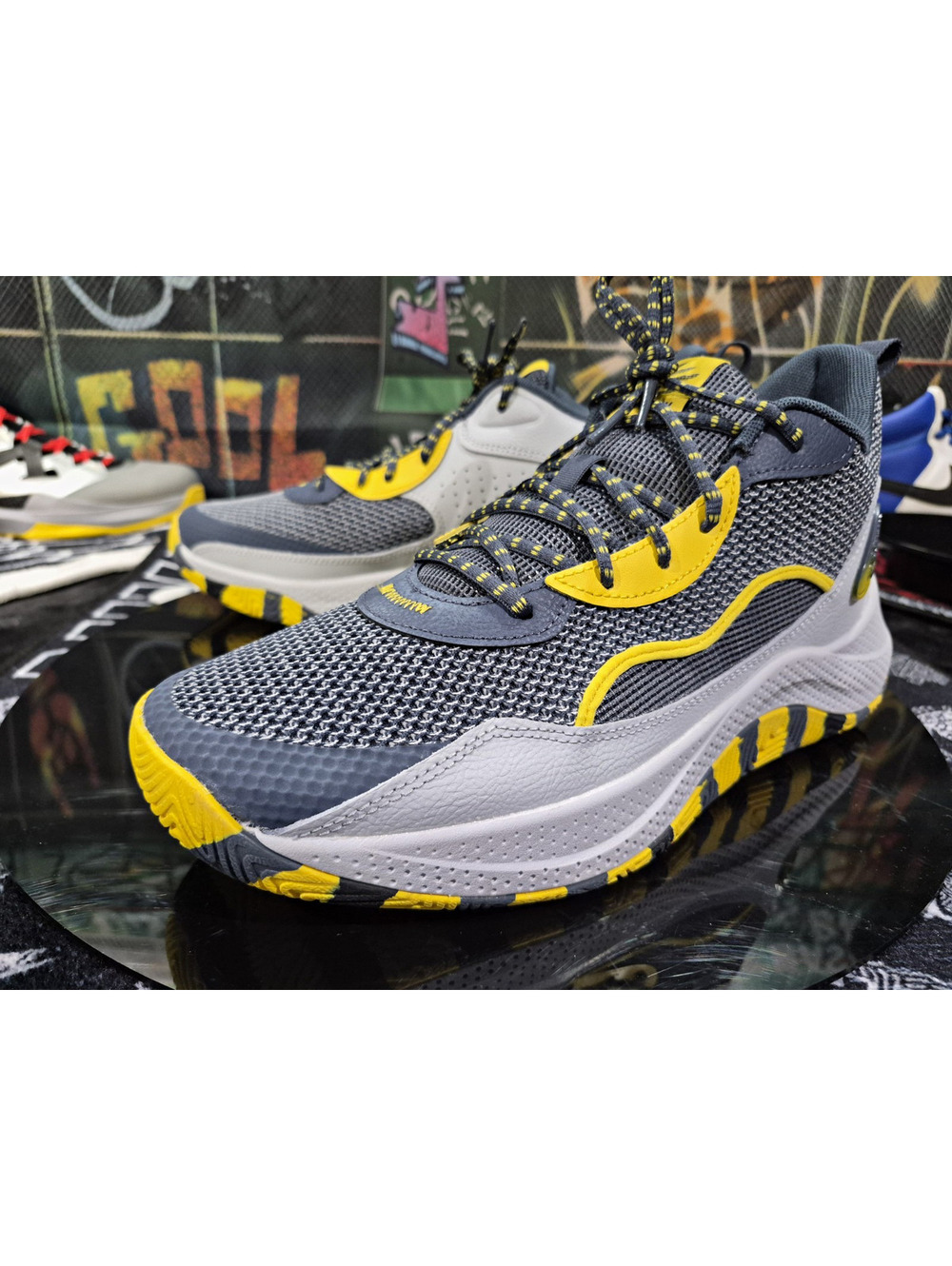 Under Armour Curry 3Z 24 Low Top Basketball Shoes Gray/Yellow/White 3027626